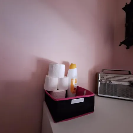 Lejlighed Barato Privativo Com Casa De Banho E Areas Comuns Partilhada Com Outros *