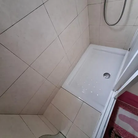 Barato Privativo Com Casa De Banho E Areas Comuns Partilhada Com Outros * リスボン